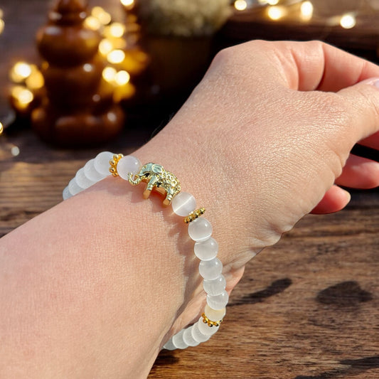 Selenit Edelstein Perlenarmband "Elefant" 6 mm mit 14k vergoldeter Edelstahlperle - Reichtum Erfolg und Glück - Handmade - inclusive edler Geschenkbox -