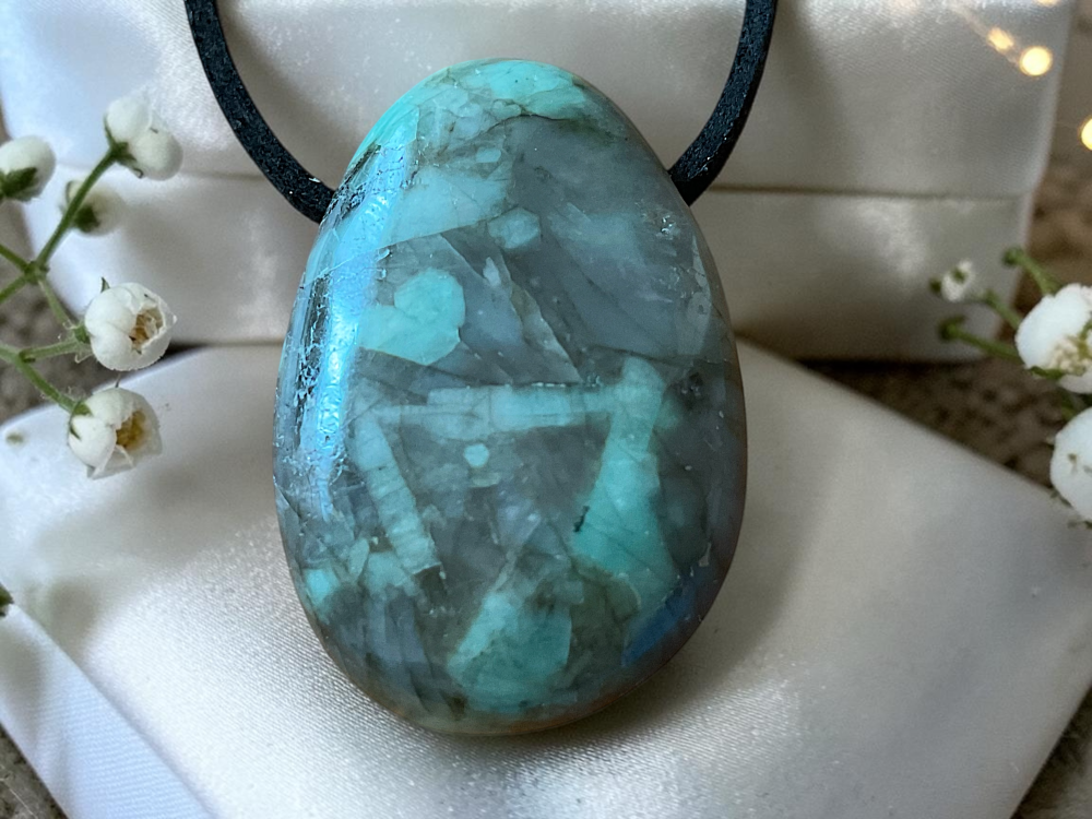 Smaragd Anhänger Tropfen – Edelstein Kette mit 80 cm Band & Geschenkbox – Echter Smaragd Schmuck Grün – Naturstein aus Brasilien