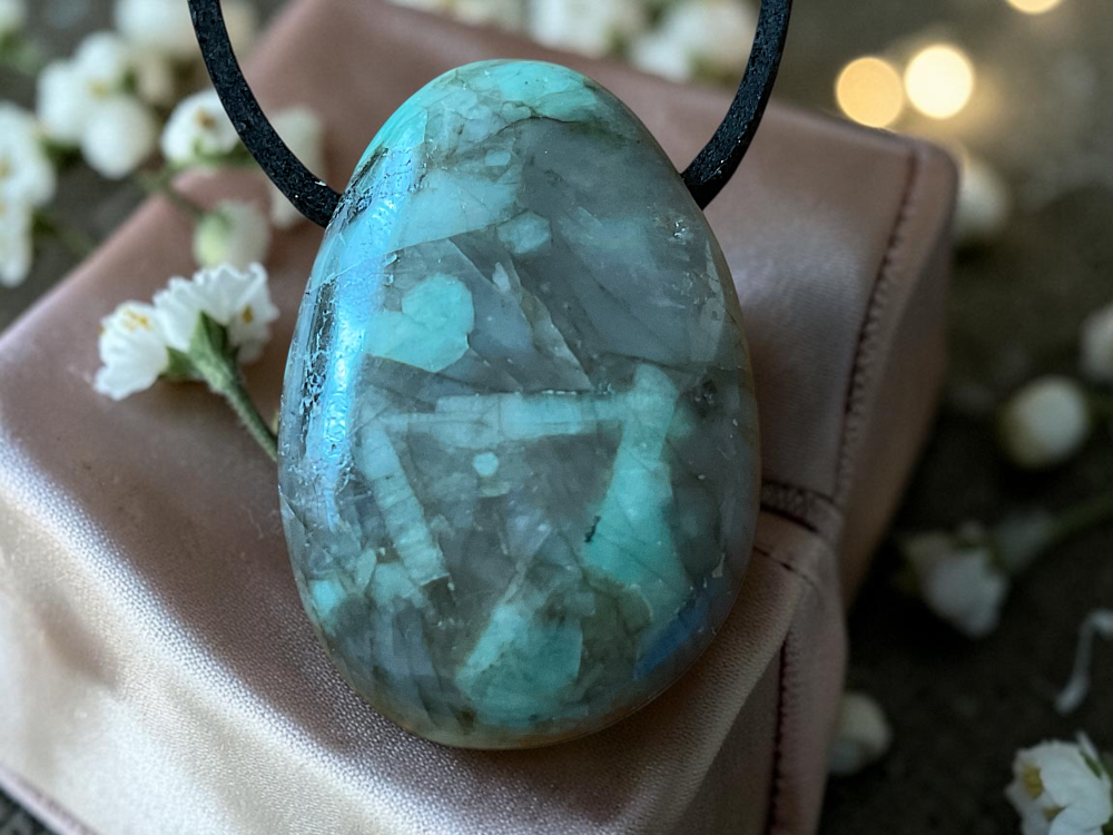 Smaragd Anhänger Tropfen – Edelstein Kette mit 80 cm Band & Geschenkbox – Echter Smaragd Schmuck Grün – Naturstein aus Brasilien