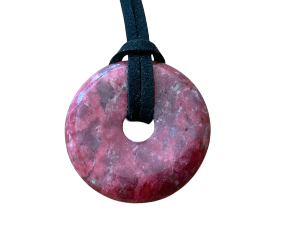 Thulit Donut -Edelstein - 30mm - optional mit 80cm Wildlederband und mit versilberter oder vergoldeter Spirale - AAA-Qualität - Norwegen