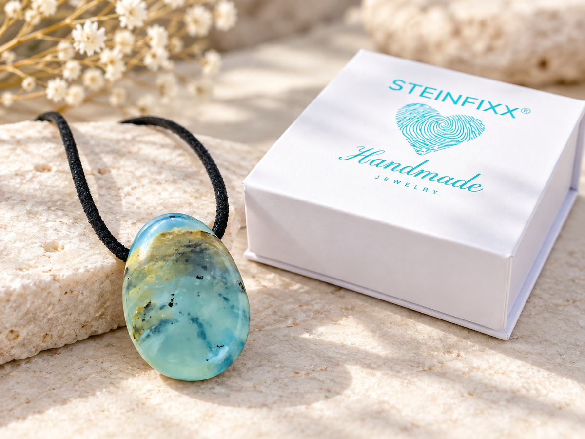 Peruanischer Blauer Opal Tropfenanhänger – Blaue Lagune der Anden | Limitiertes Unikat inkl. Magnet-Geschenkbox