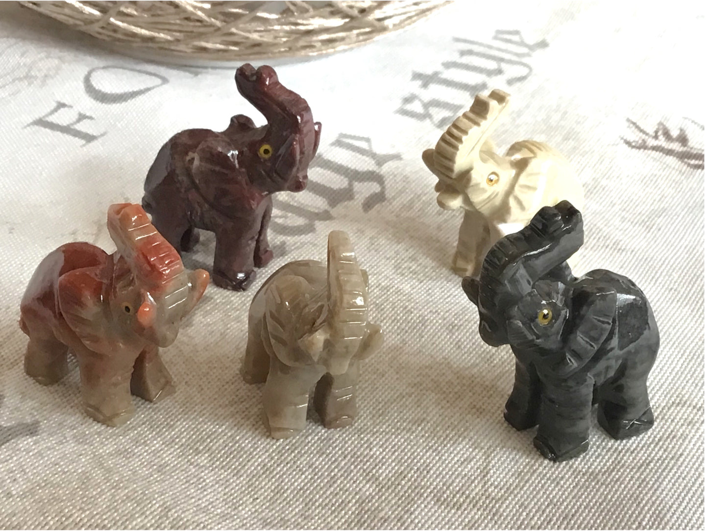 Steinfixx® - Speckstein Figur Elefant Taru | Schnitzerei | Sammelfigur | geschliffen und poliert | 37x35 mm | Handarbeit
